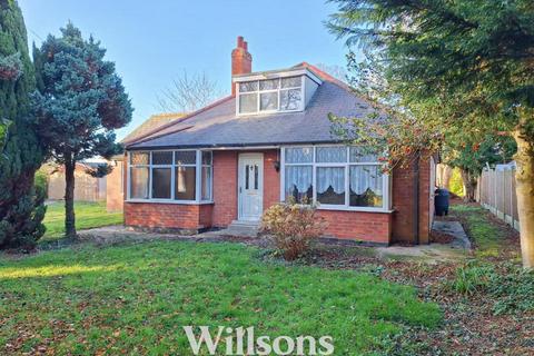 3 bed property, in Alford Road, £325,000