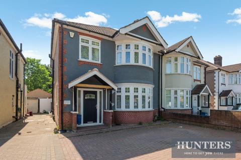 3 bed property, in Great West Road, £800,000