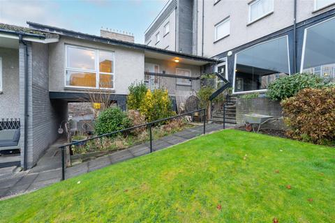 1 bed property, in Main Street, £104,950