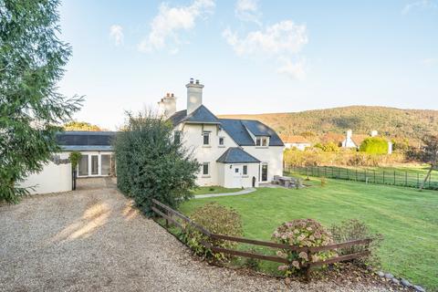 4 bed property, in Doverhay Place, £775,000