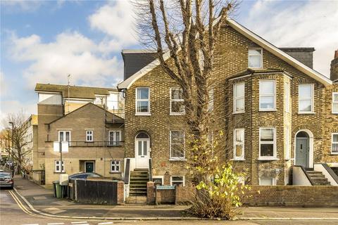 2 bed property, in Eastdown Park, £250,000