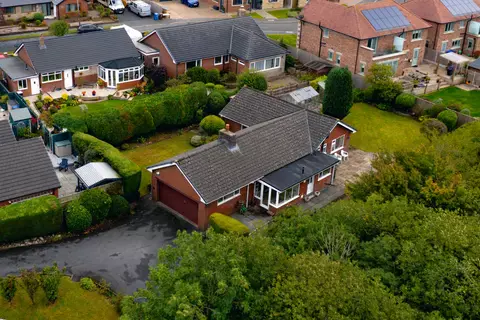 3 bed property, in Cherry Grove, £429,950