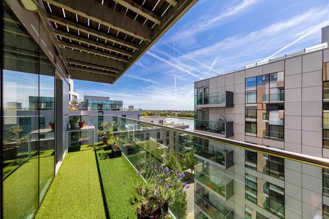 3 bed property, in Residence Tower, £680,000