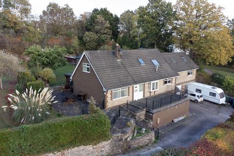 6 bed property, in Daville, £630,000
