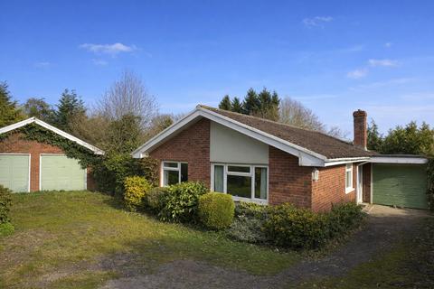 3 bed property, in Pencombe, £365,000