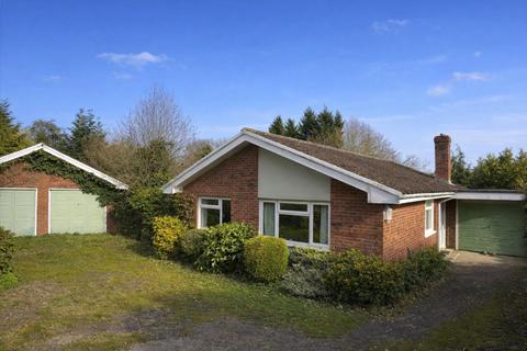 3 bed property, in Pencombe, £365,000