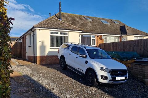2 bed property, in St. Johns Road, £320,000