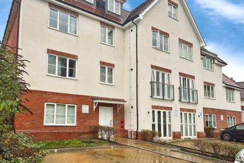 1 bed property, in Bathurst Walk, £325,000