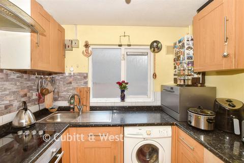 1 bed property, in Birkdale Drive, £210,000