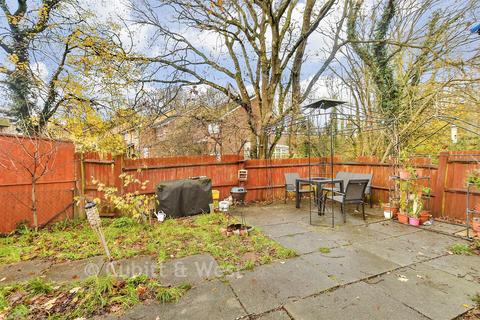 1 bed property, in Birkdale Drive, £210,000