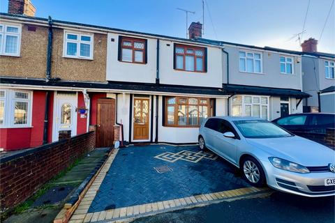3 bed property, in Blundell Road, £379,999