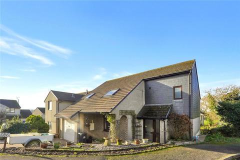 4 bed property, in Cowling Gardens, £350,000