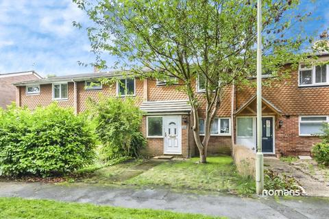 3 bed property, in Brookside Walk, £290,000