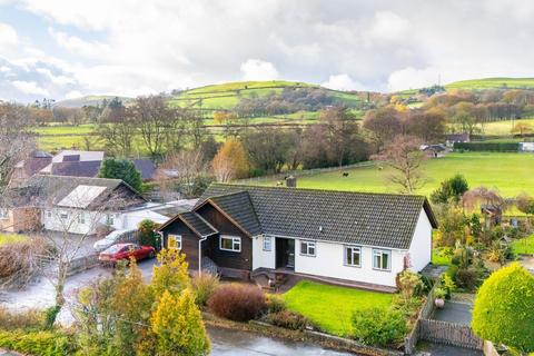 4 bed property, in Llanyre, £325,000