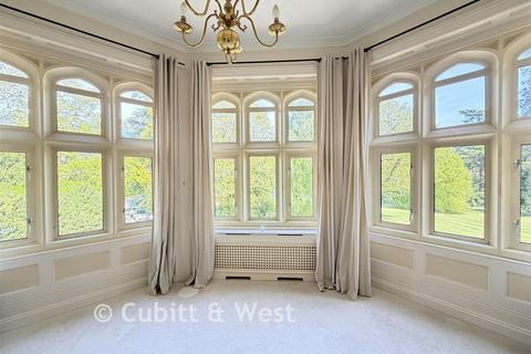1 bed property, in Grenehurst Park, £190,000