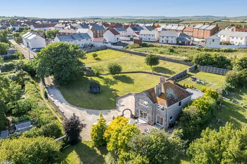 4 bed property, in North Square, £699,950