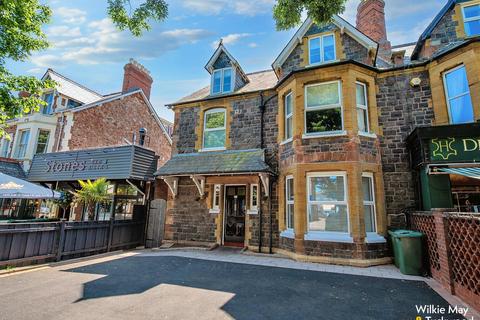 6 bed property, in The Avenue, £675,000