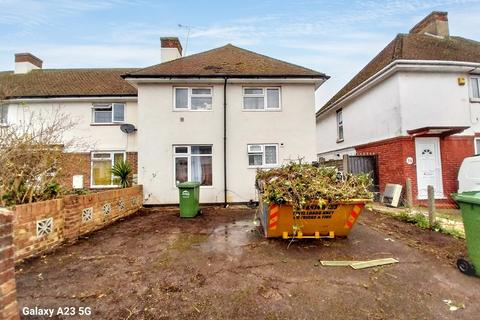 4 bed property, in Viola Avenue, £475,000