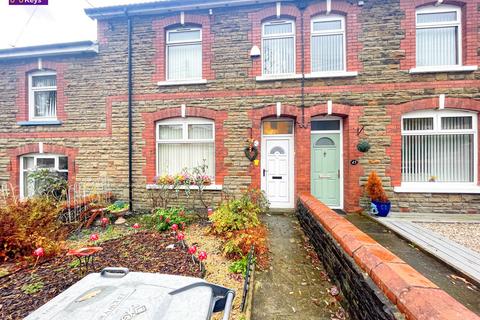3 bed property, in Gordon Road, £200,000