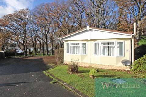 2 bed property, in Medina Park, £180,000