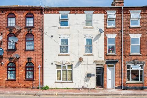 3 bed property, in St. Nicholas Road, £140,000