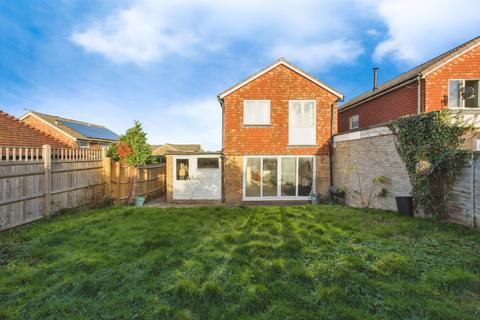 4 bed property, in Westway, £475,000