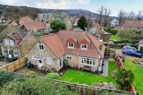 4 bed property, in 16 Yew Tree Close, £410,000