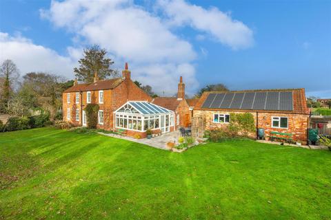 3 bed property, in West View Farm, £795,000