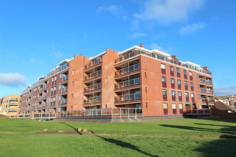 2 bed property, in North Promenade, £170,000