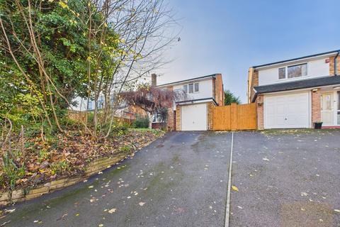 4 bed property, in The Avenue, £530,000