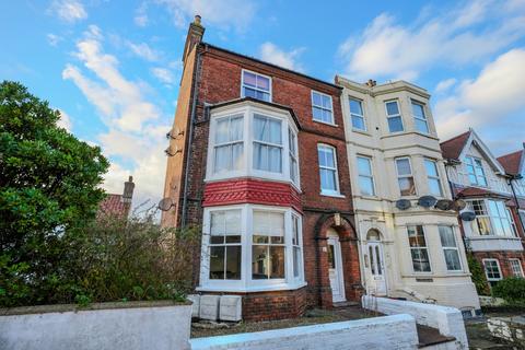 2 bed property, in Alfred Road, £190,000
