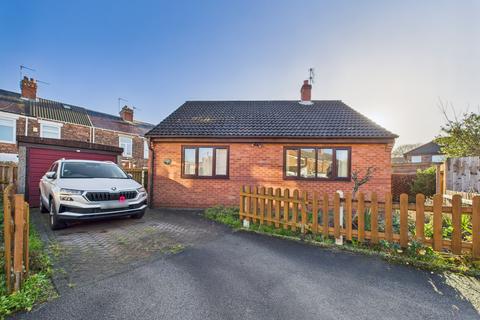 2 bed property, in Ripley Avenue, £150,000