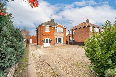 3 bed property, in Holt Road, £375,000