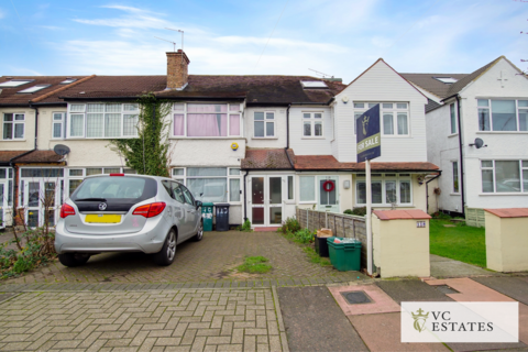 3 bed property, in Queen Anne Avenue, £595,000