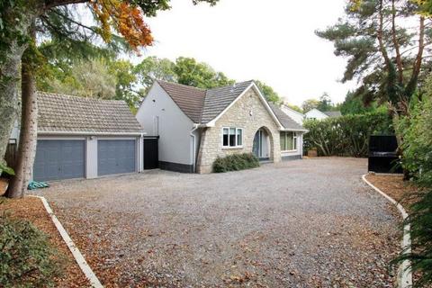 3 bed property, in Hurn Lane, £685,000