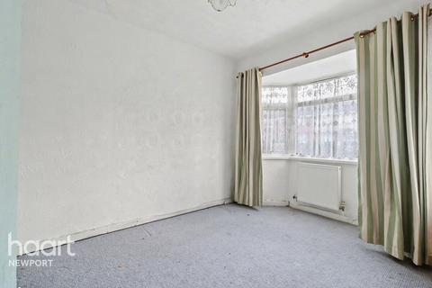 2 bed property, in Barthropp Street, £145,000
