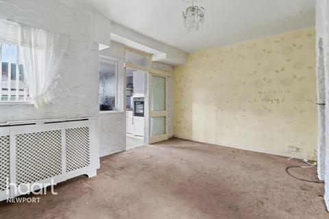 2 bed property, in Barthropp Street, £145,000