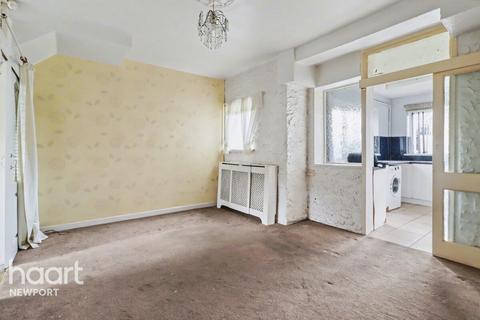 2 bed property, in Barthropp Street, £145,000
