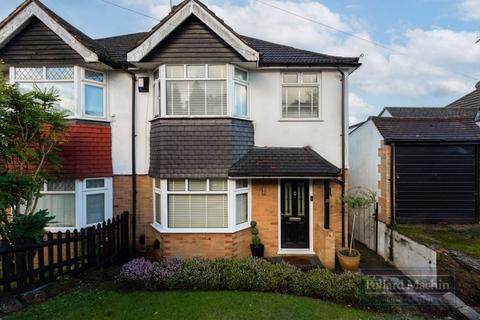 3 bed property, in Hyde Road, £540,000