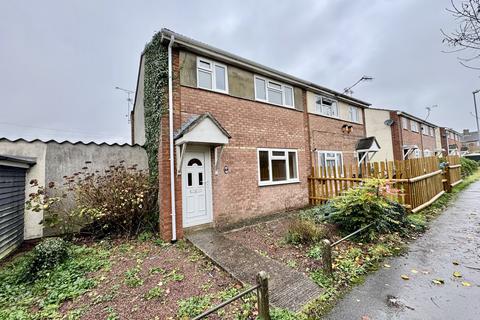 2 bed property, in Ten Acres, £200,000