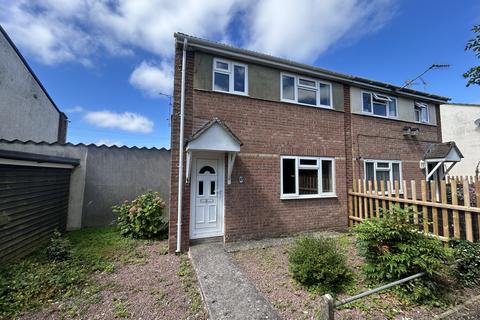 2 bed property, in Ten Acres, £195,000