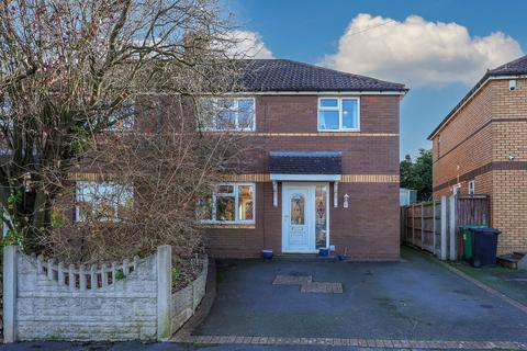 3 bed property, in Wychbury Road, £225,000