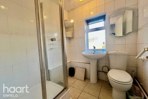 1 bed property, in Tynemouth Drive, £325,000