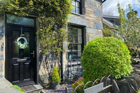 3 bed property, in Nantmor, £280,000