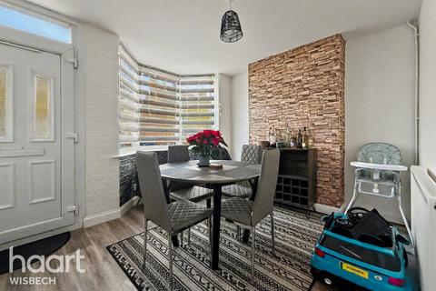 3 bed property, in Sybil Road, £150,000