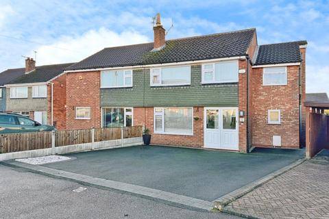 4 bed property, in Lyndhurst Avenue, £425,000