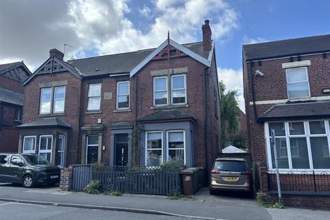 3 bed property, in Ferrybridge Road, £165,000