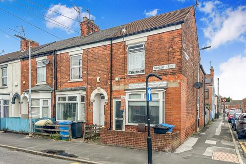 2 bed property, in Thoresby Street, £120,000