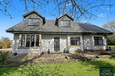4 bed property, in Lowes Meadow, £555,000