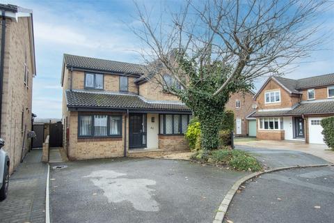 5 bed property, in Hedley Drive, £295,000